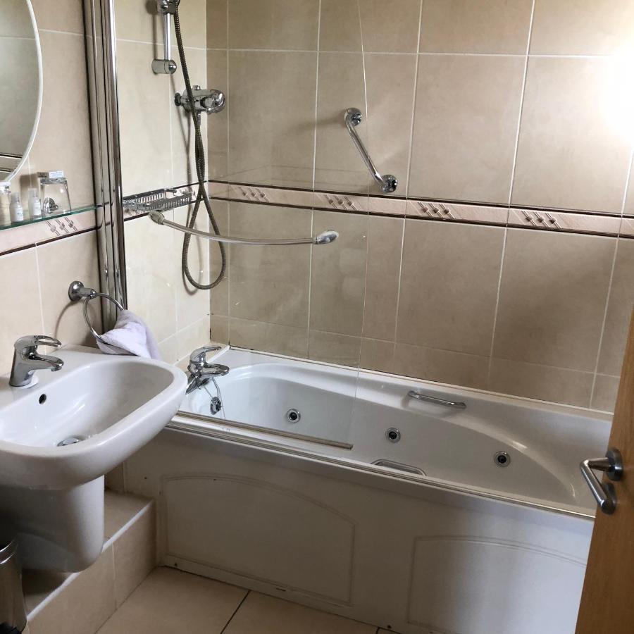 קילקני Laragh House B&B מראה חיצוני תמונה